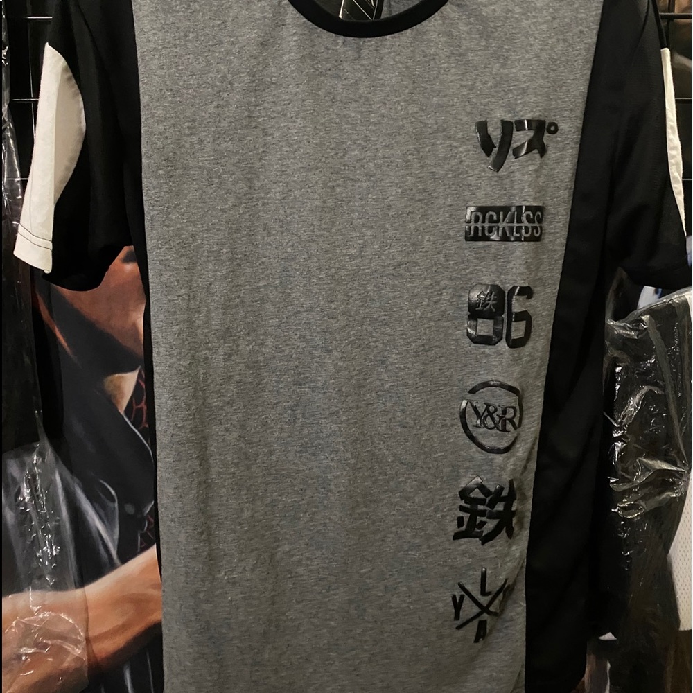 Young and Reckless Logo Gray/White T shirt Large